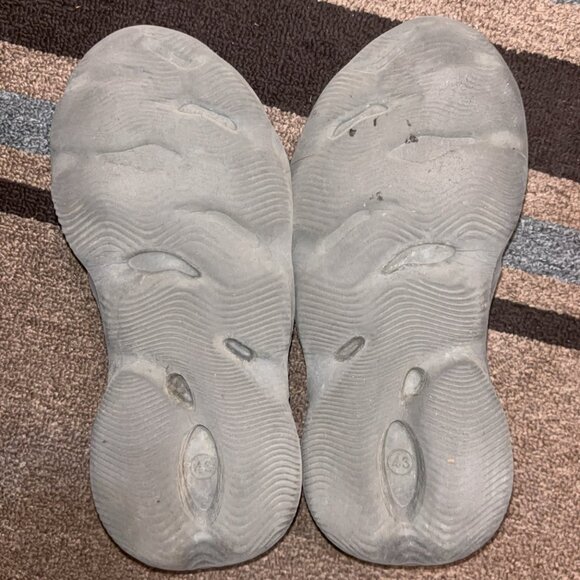 Men's Yeezy Slides - Picture 3 of 3